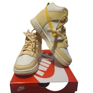 Woman's nike dunk high